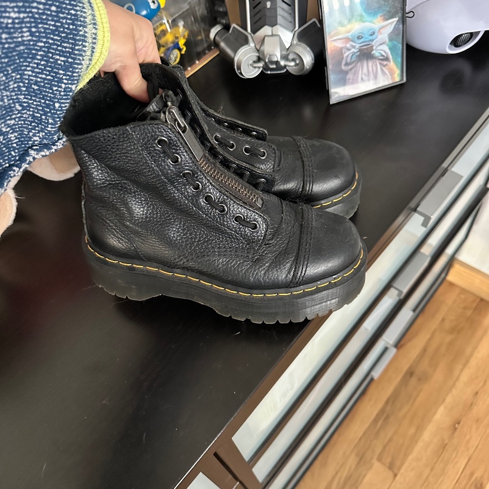 Platform Zipper Doc Martens